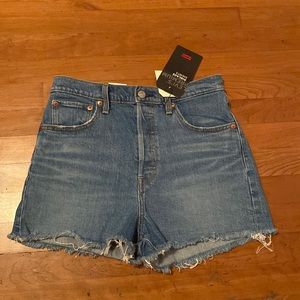 Levi’s Ribcage Shorts
